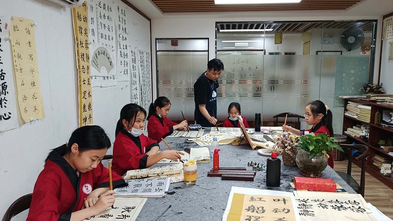 成人教育报班，收费标准背后的考量因素