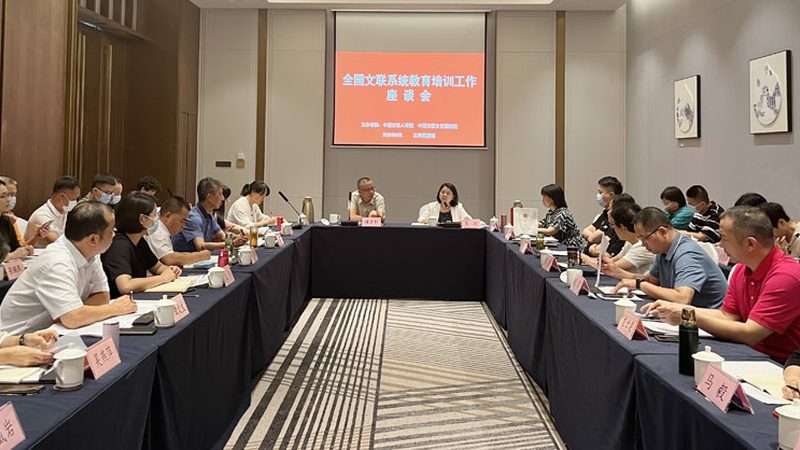 心理咨询师培训机构选择：如何规避误区，找到合适的学习路径**